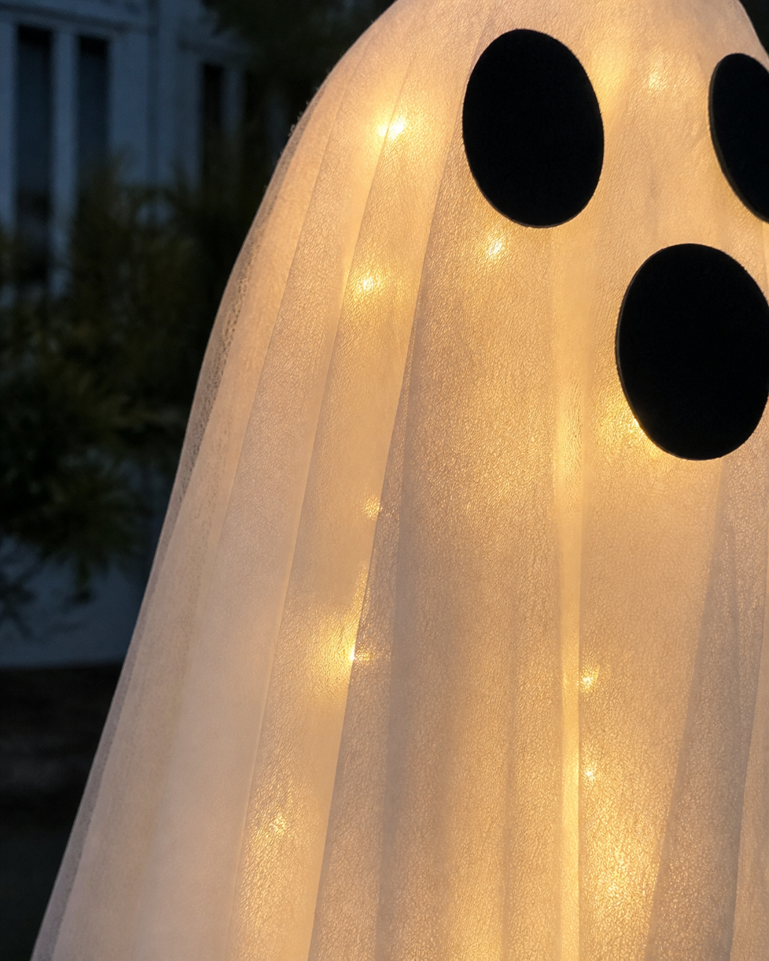 Détail de la lumière blanc chaud sous la gaze