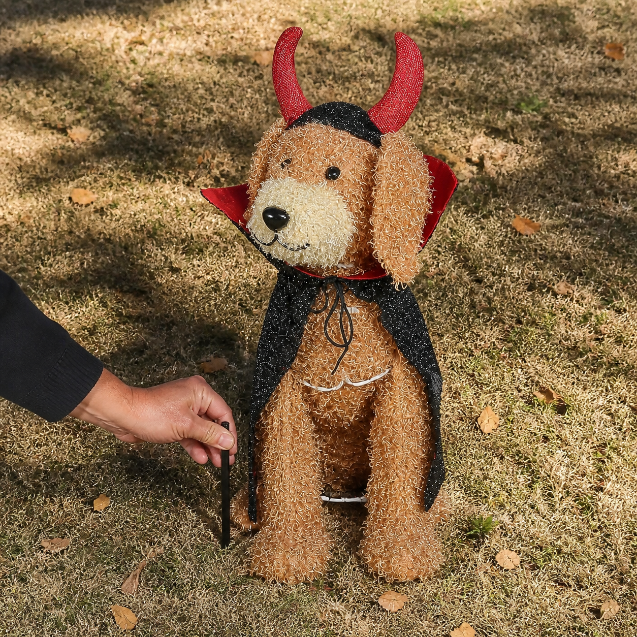 🐾 Chien Doodle lumineux diabolique de 71 cm - pr&eacute;sentation 11