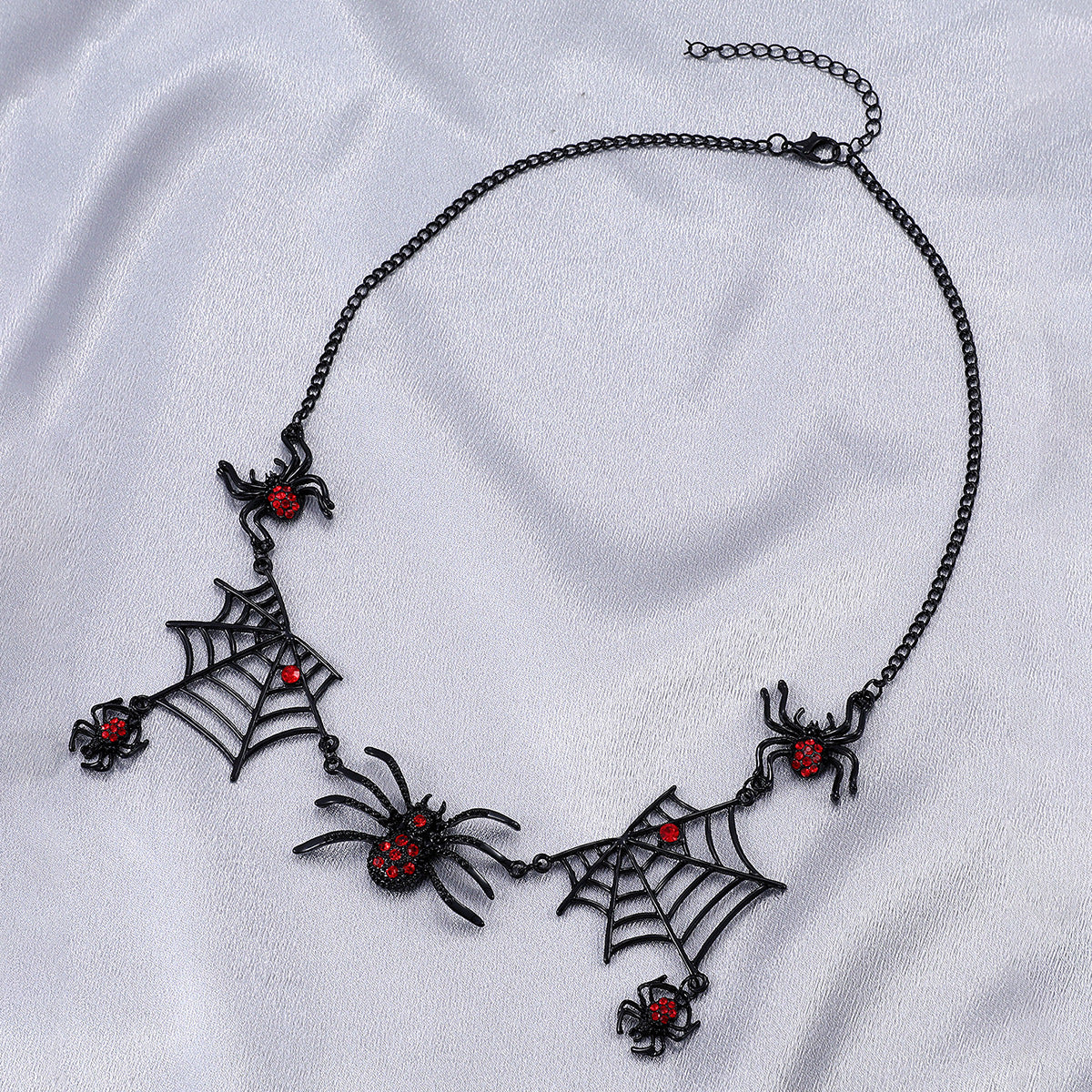 Spider web necklace detail 2