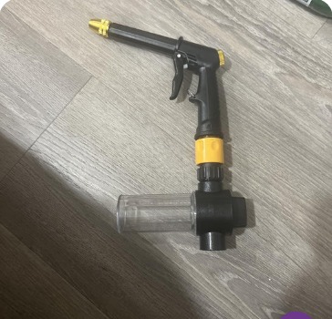 Close up of the spray nozzle on the floor