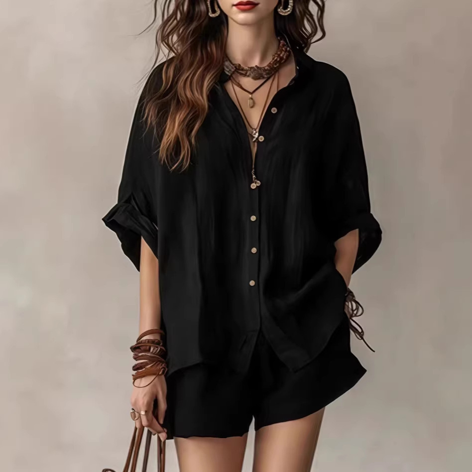 Set coordinato estivo boho casual: camicetta bianca con colletto a revers e bottoni + pantaloncini larghi corti