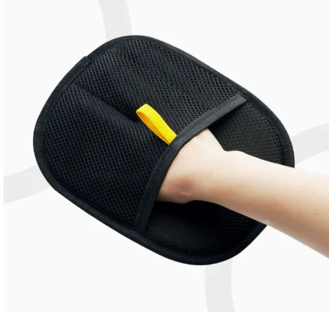 Pet grooming glove