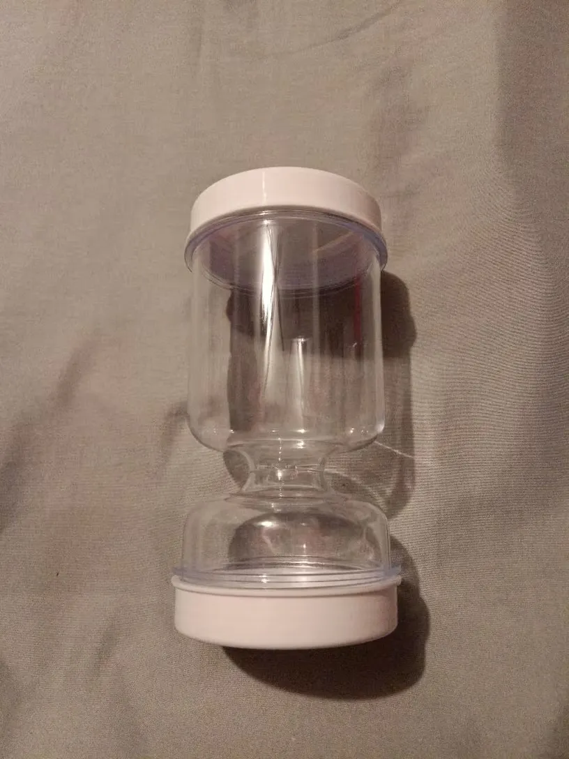 🥗Hourglass Pickle Jar with Built-In Fork – Juice Separation Storage Container