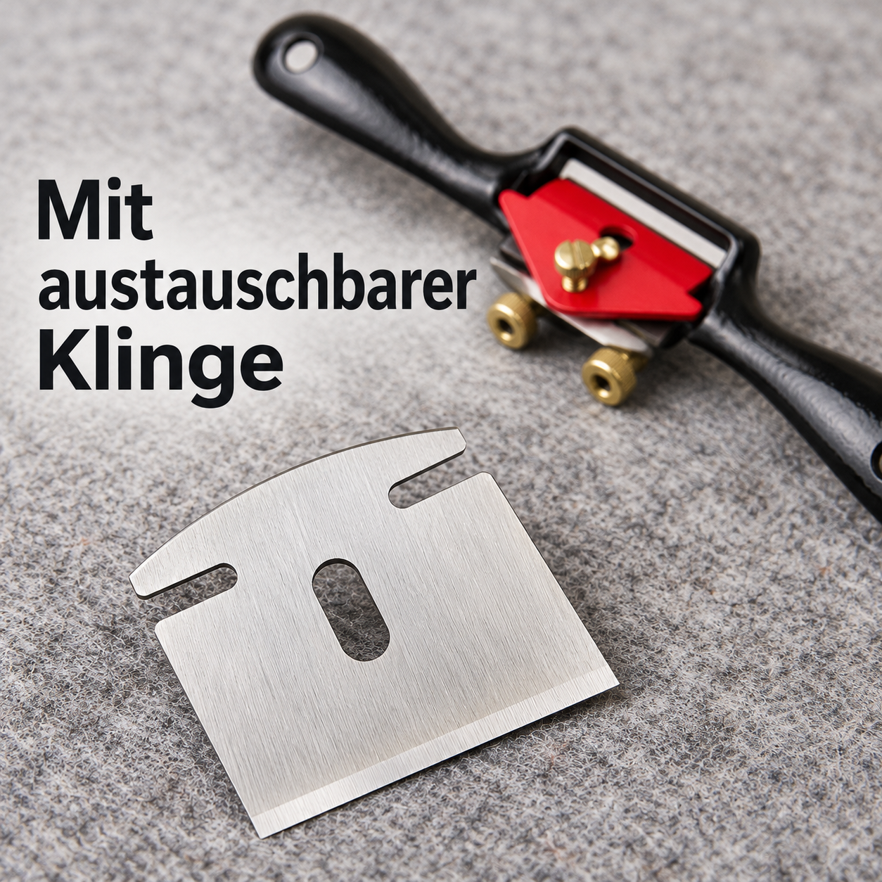 Einzelne silberfarbene Wechselklinge mit Aussparungen und ovaler &Ouml;ffnung