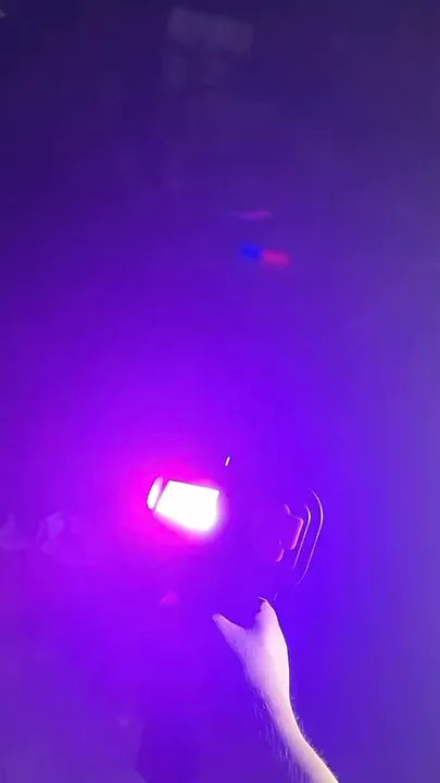 Wiederaufladbare LED-Strahler-Taschenlampe – Produktansicht