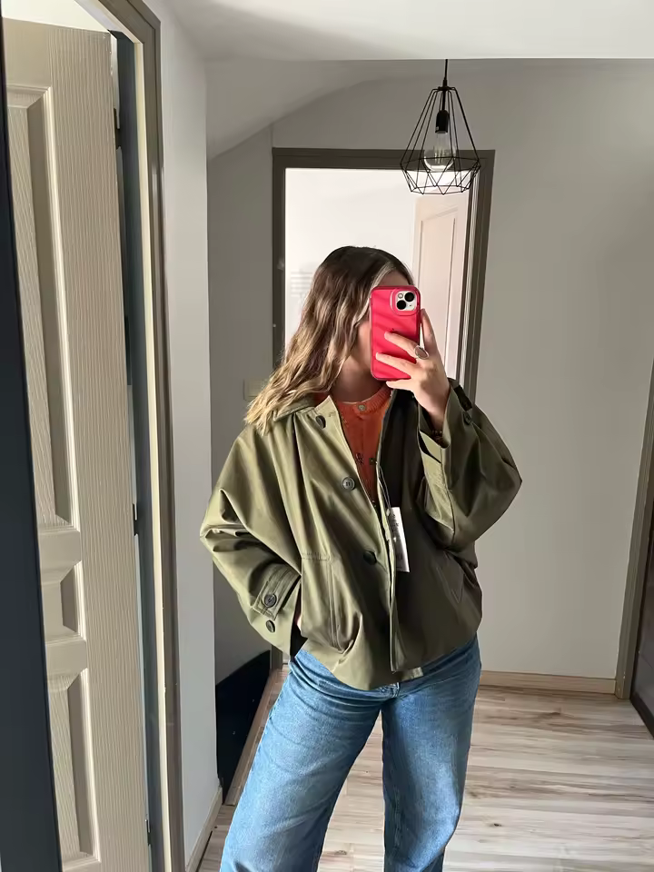 Kurze Damen-Trenchjacke mit Kapuze – ab 2 Stück versandkostenfrei – Produktansicht