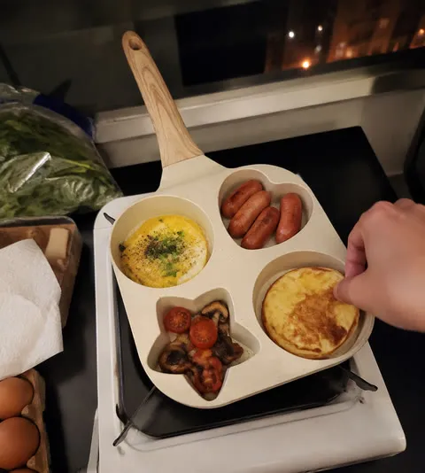 Shape breakfast pan used for an apartment dinner