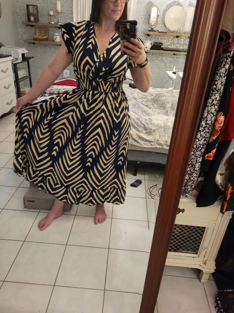 Elegantes Damen-Boho-Maxikleid mit V-Ausschnitt und Rüschenärmeln – ab 2 Stück versandkostenfrei – Produktansicht