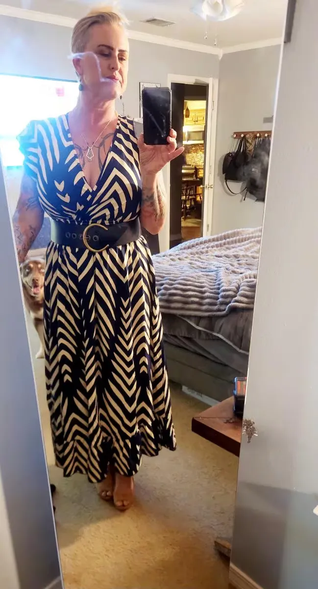 Elegantes Damen-Boho-Maxikleid mit V-Ausschnitt und Rüschenärmeln – ab 2 Stück versandkostenfrei – Produktansicht