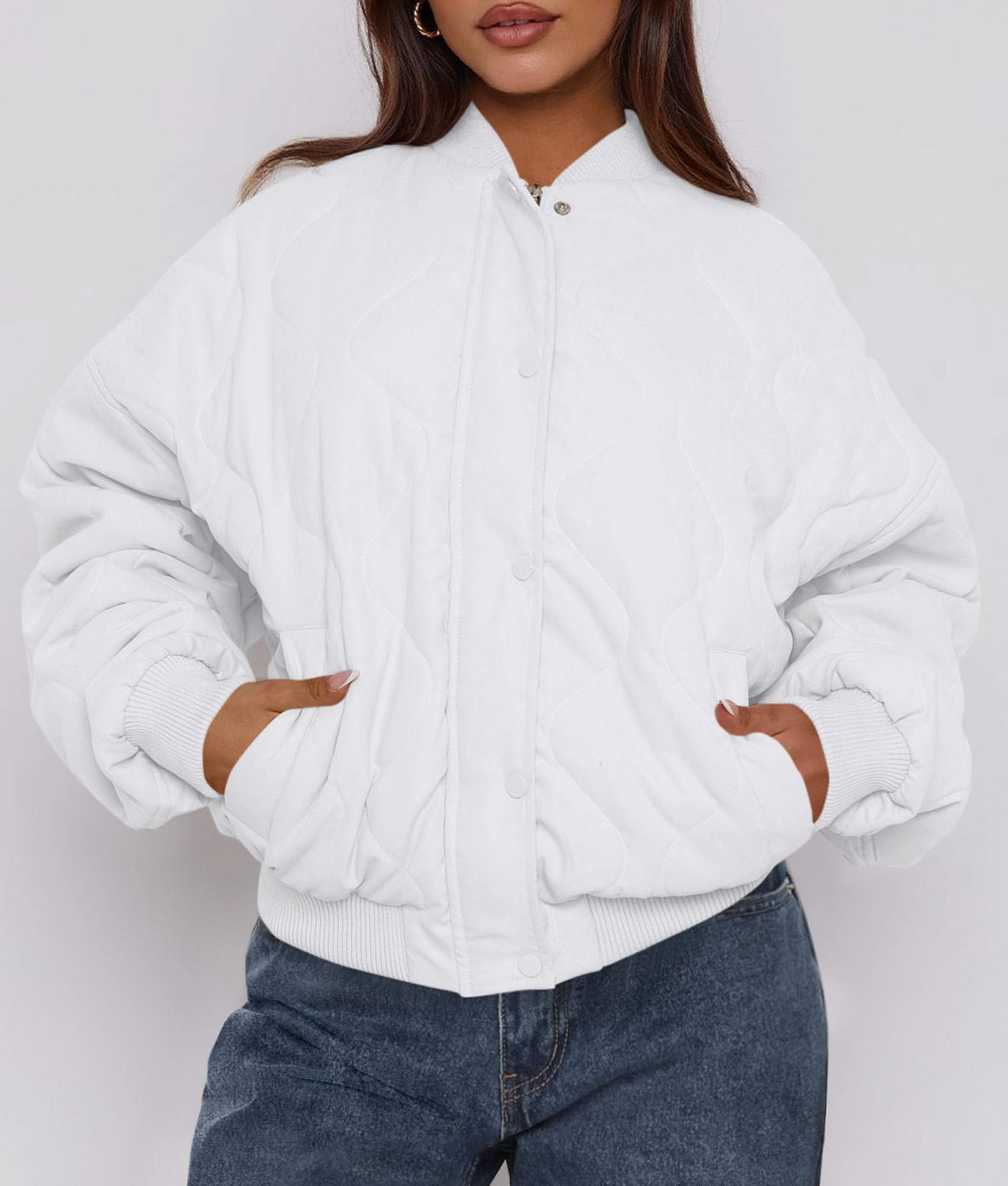 Women's Quilted Bomber Jacket Fall Fashion 2026 Lightweight Cropped Zip up Outerwear Winter Puffer Coats Pockets (White,Small)