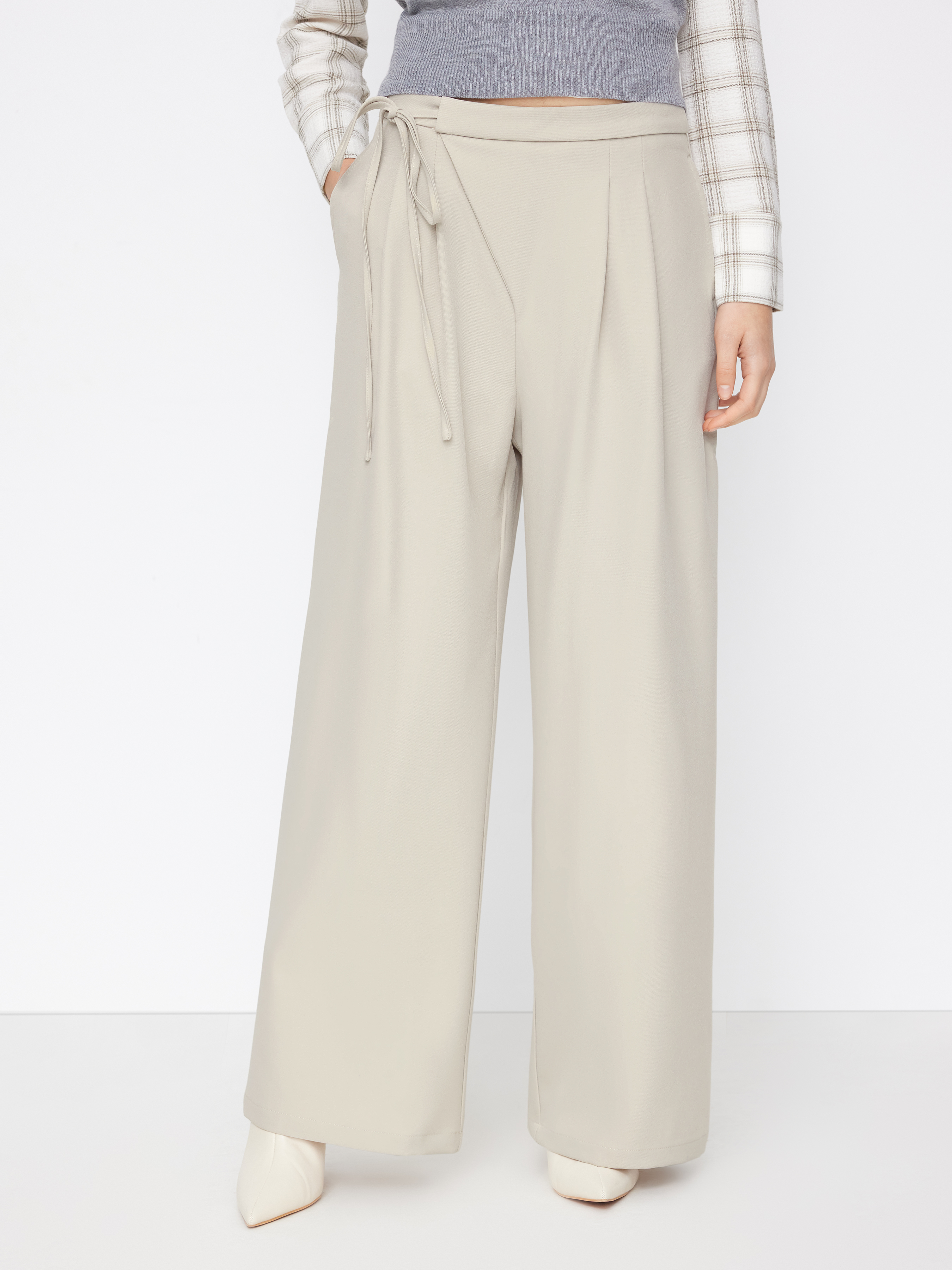 Mid Rise Tie Side Knotted Pleated Wide Leg Trousers - Beige