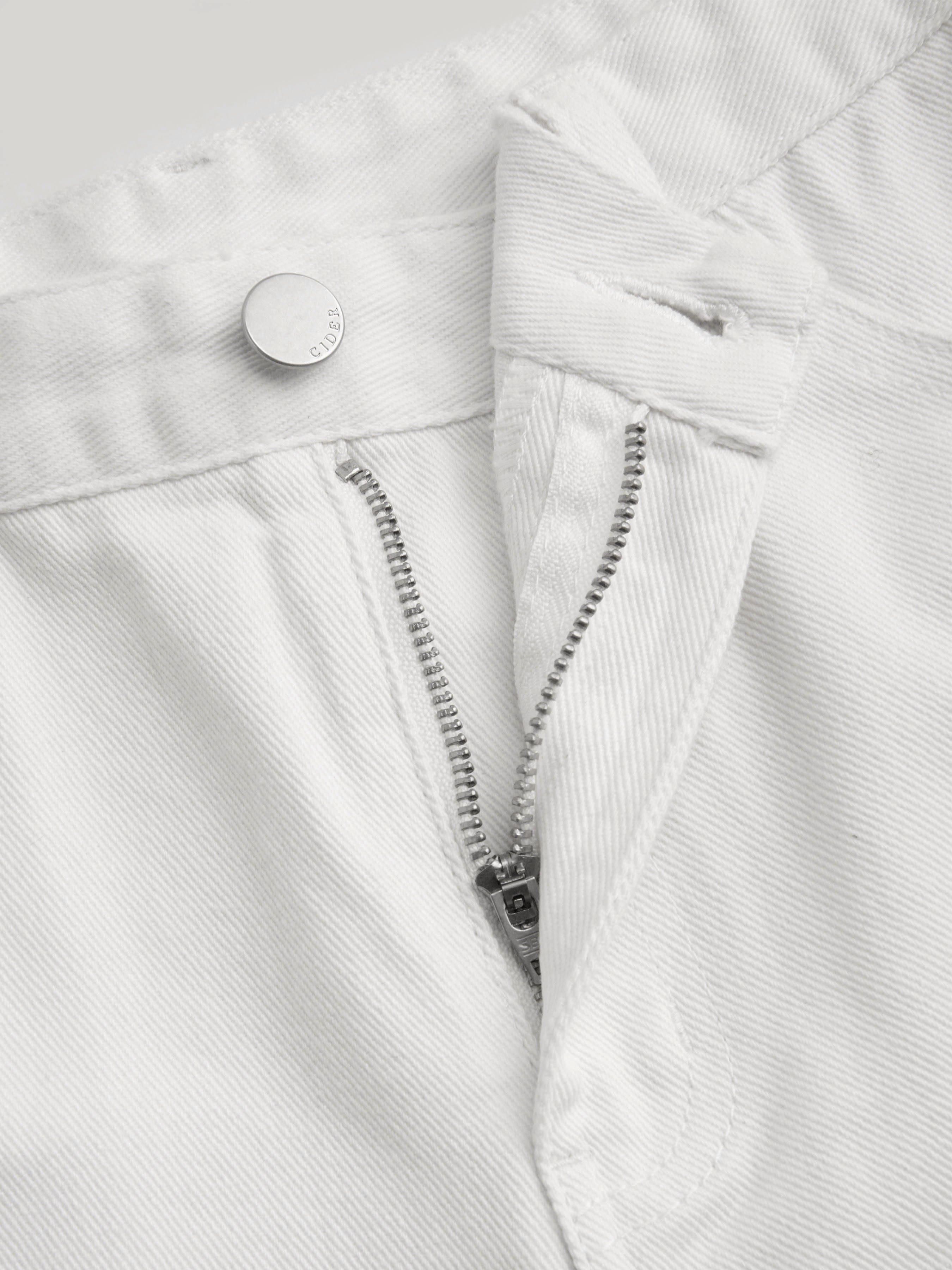 Denim Low-Rise Baggy Trousers - White