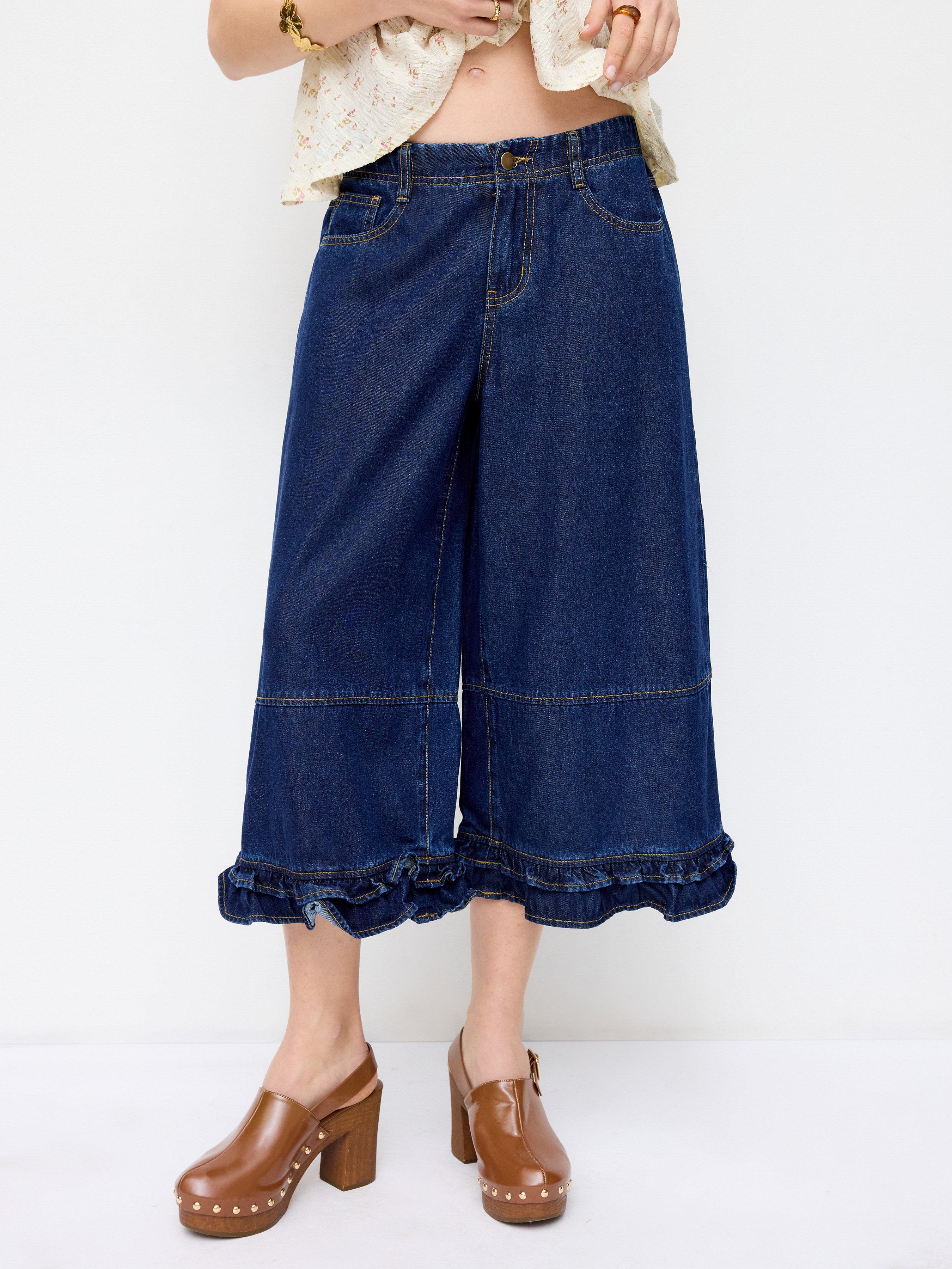 Washed Denim Low Rise Elastic Waist Wide Leg Cropped Bloomer Jeans