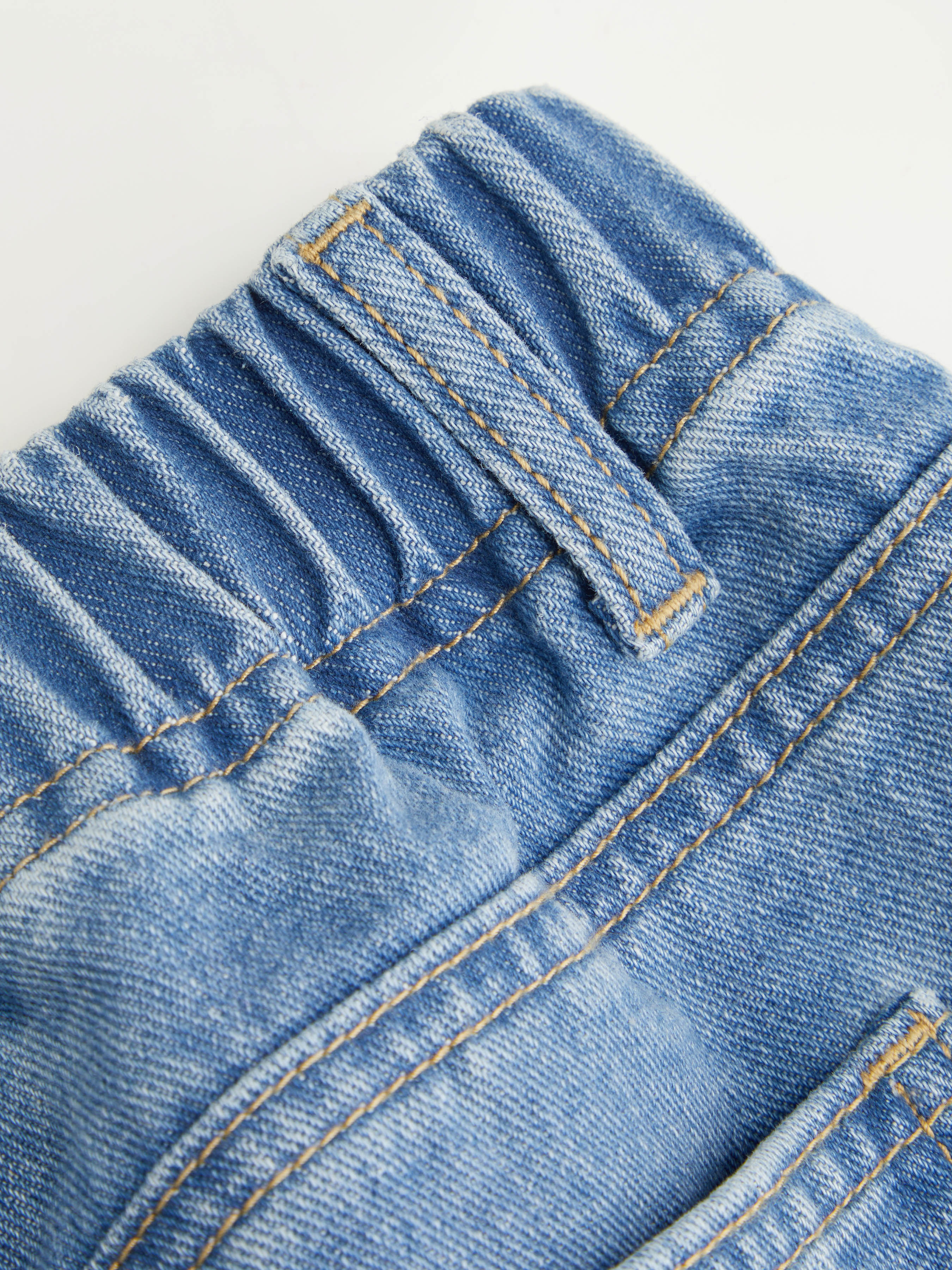 Washed Denim Low Rise Elastic Waist Wide Leg Cropped Bloomer Jeans
