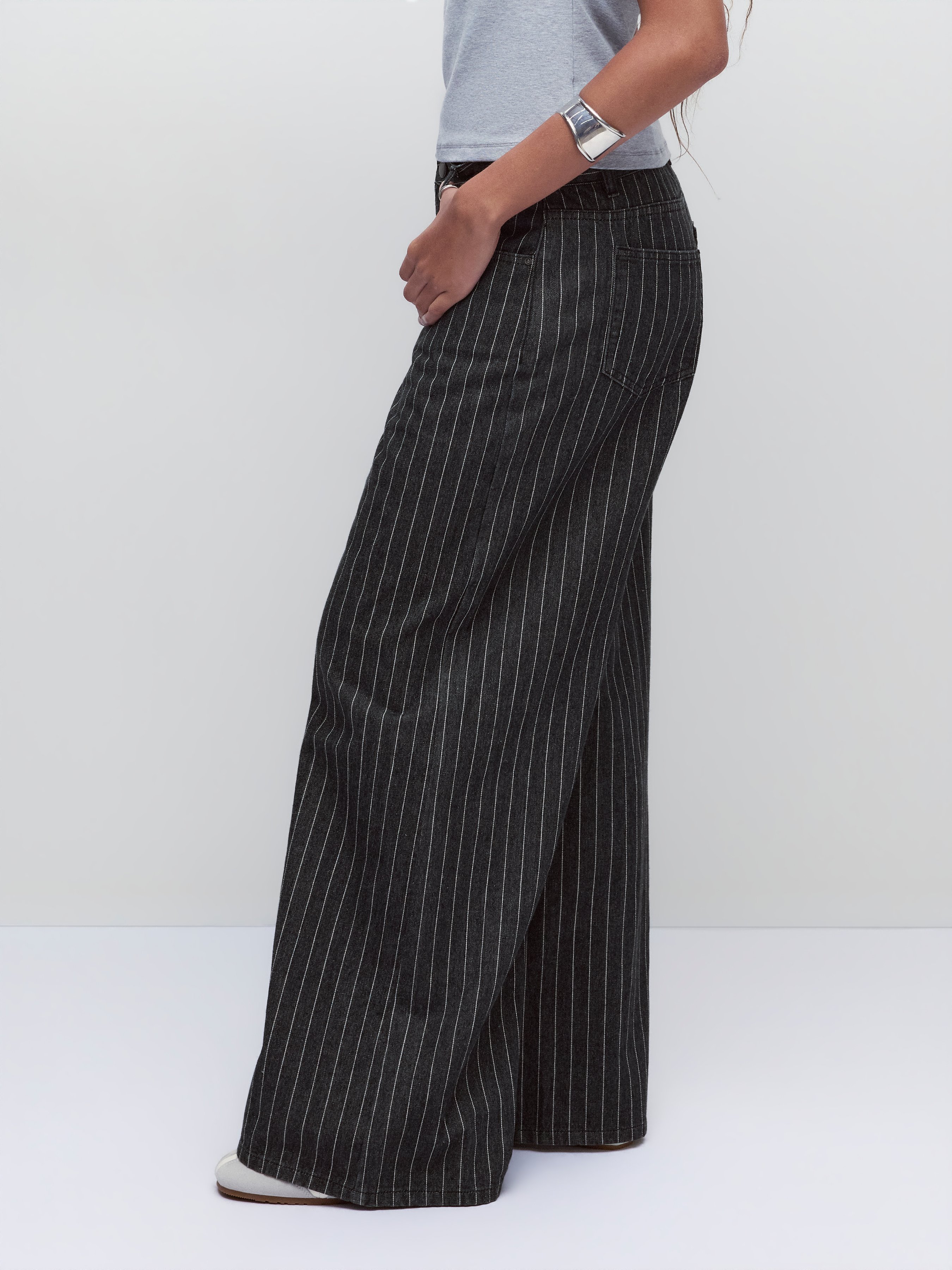 Denim Low-Rise Baggy Trousers - Black Stripe