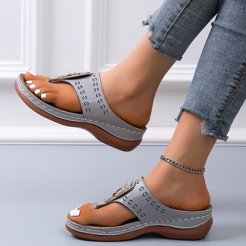 2025 Slope Heel Metal Comfort Flip Flops Orthopedic Foot Support Sanda-Comfort & Reliable