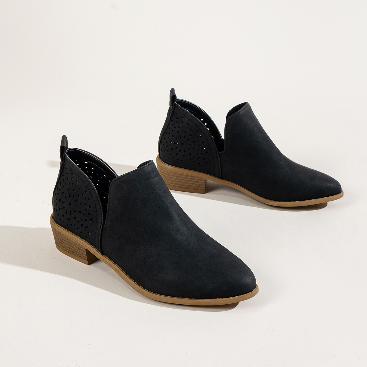 🔥Last Day Promotion 70% OFF - Women's Cutout Chunky Heel Leather Orthopedic Shoes-Comfort & Reliable