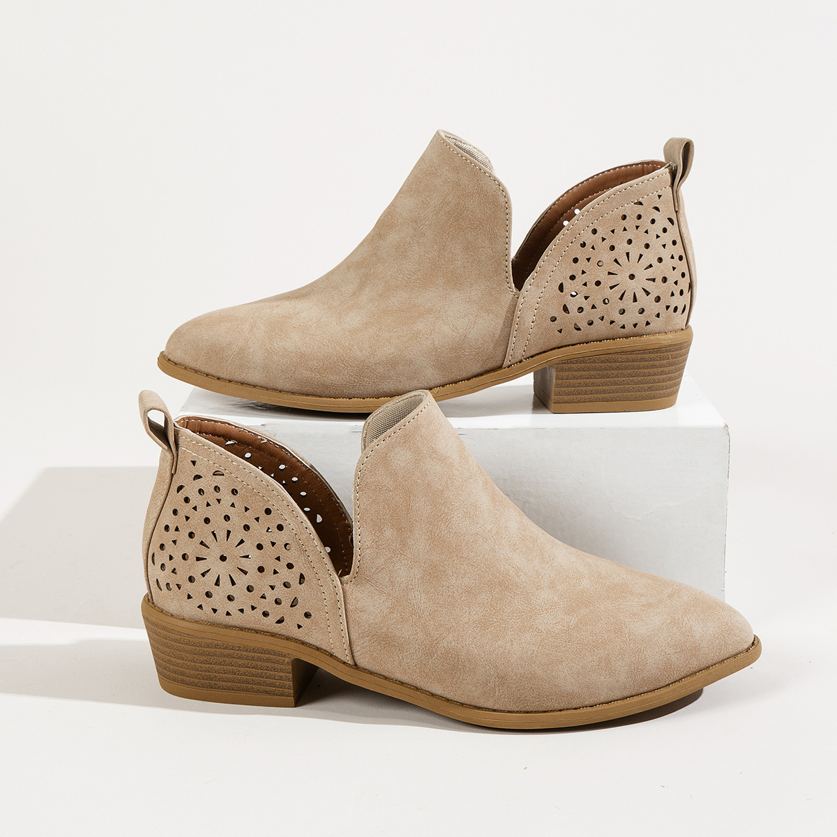 🔥Last Day Promotion 70% OFF - Women's Cutout Chunky Heel Leather Orthopedic Shoes-Comfort & Reliable