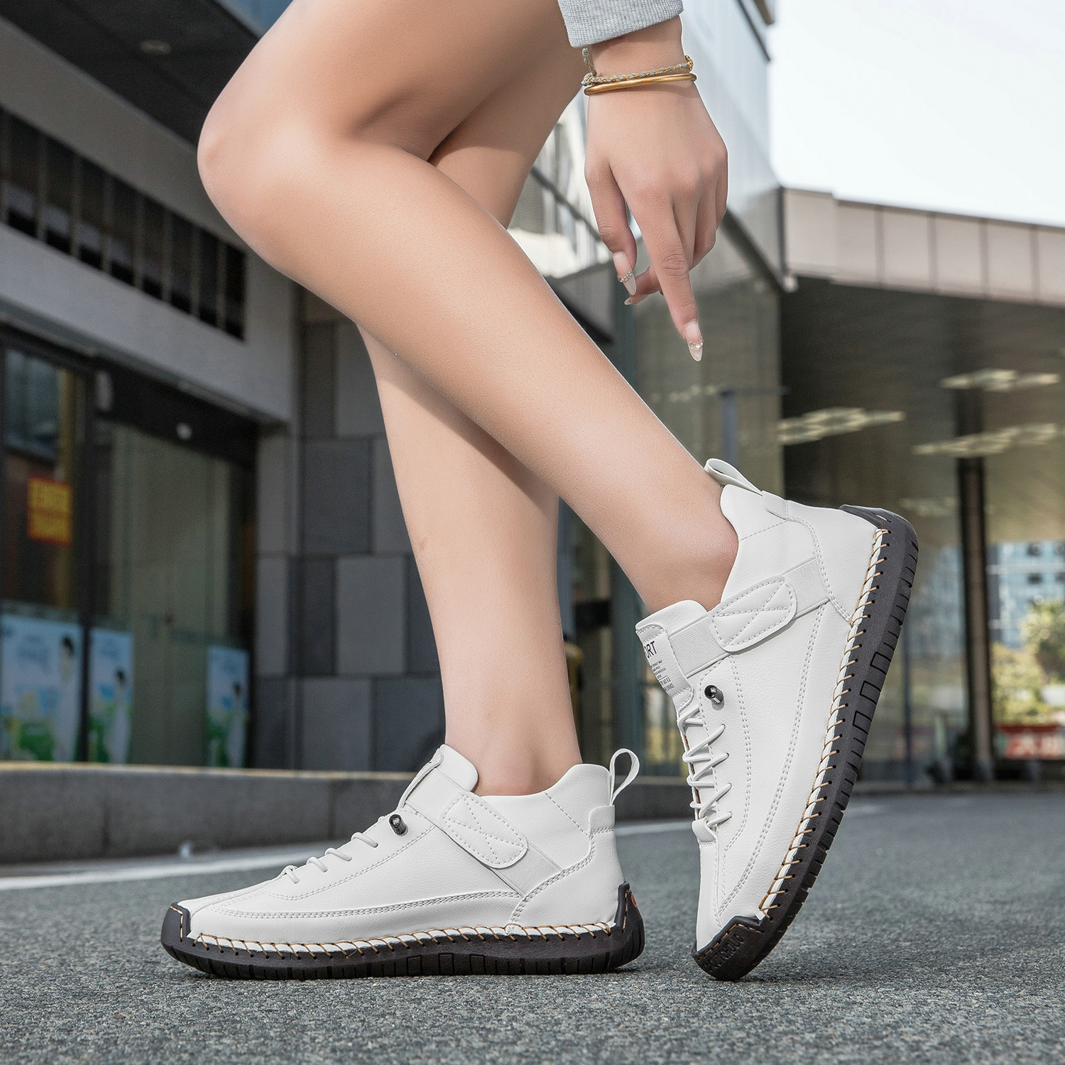 The Best Walking Shoes For Women To Wear All Day-Comfort & Reliable