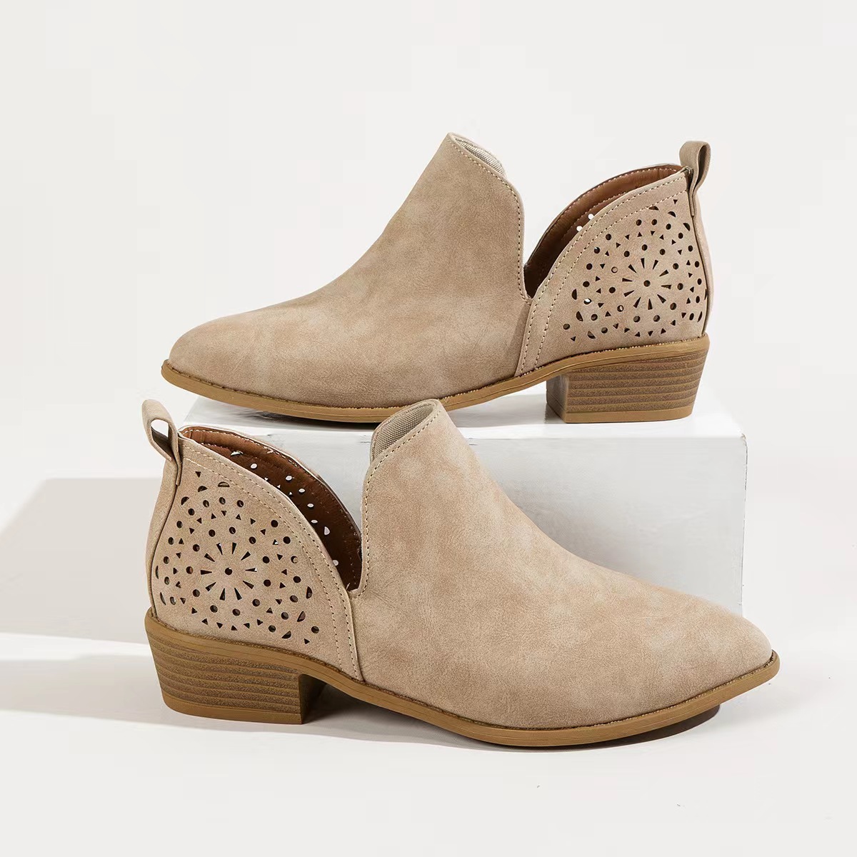 🔥Last Day Promotion 70% OFF - Women's Cutout Chunky Heel Leather Orthopedic Shoes-Comfort & Reliable