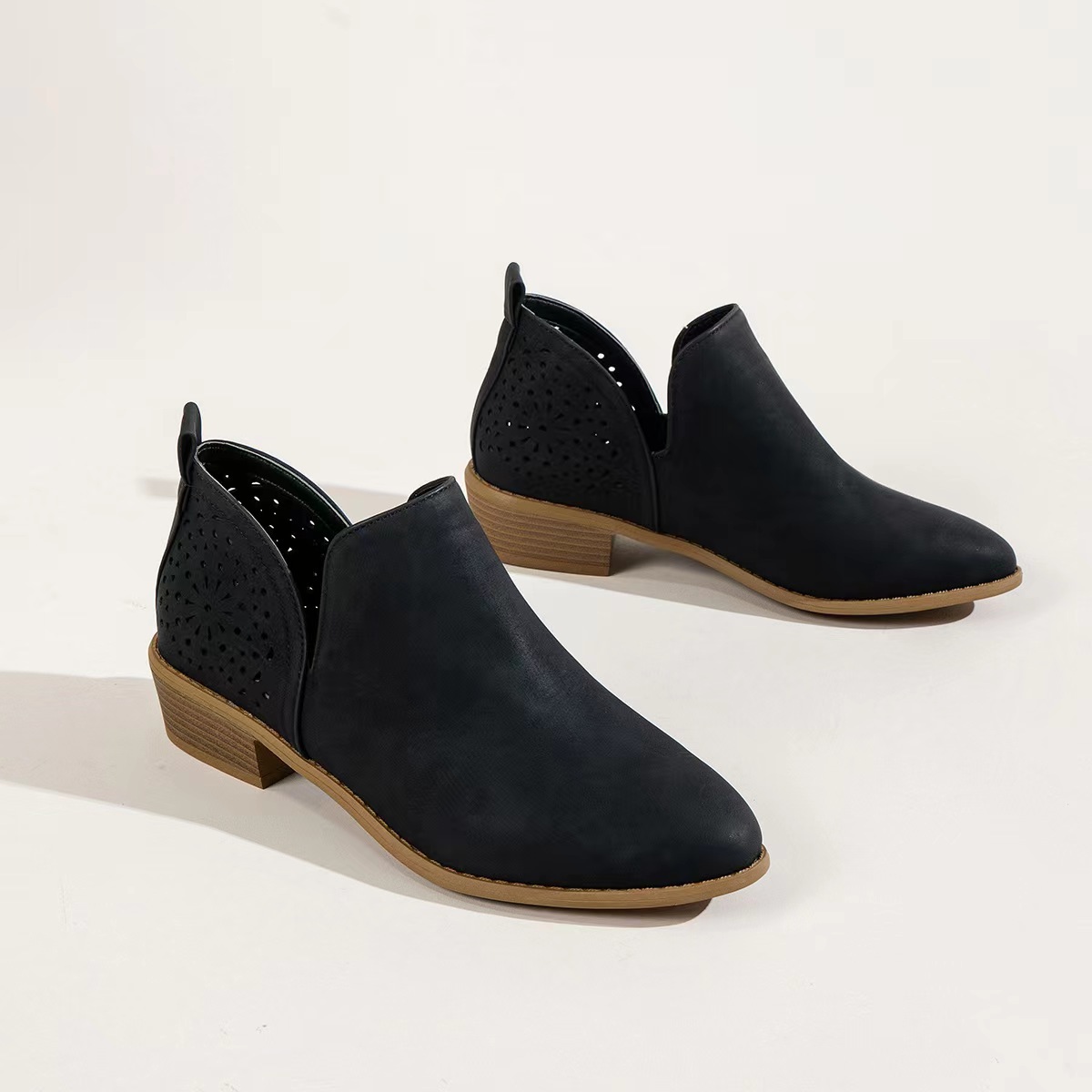 🔥Last Day Promotion 70% OFF - Women's Cutout Chunky Heel Leather Orthopedic Shoes-Comfort & Reliable