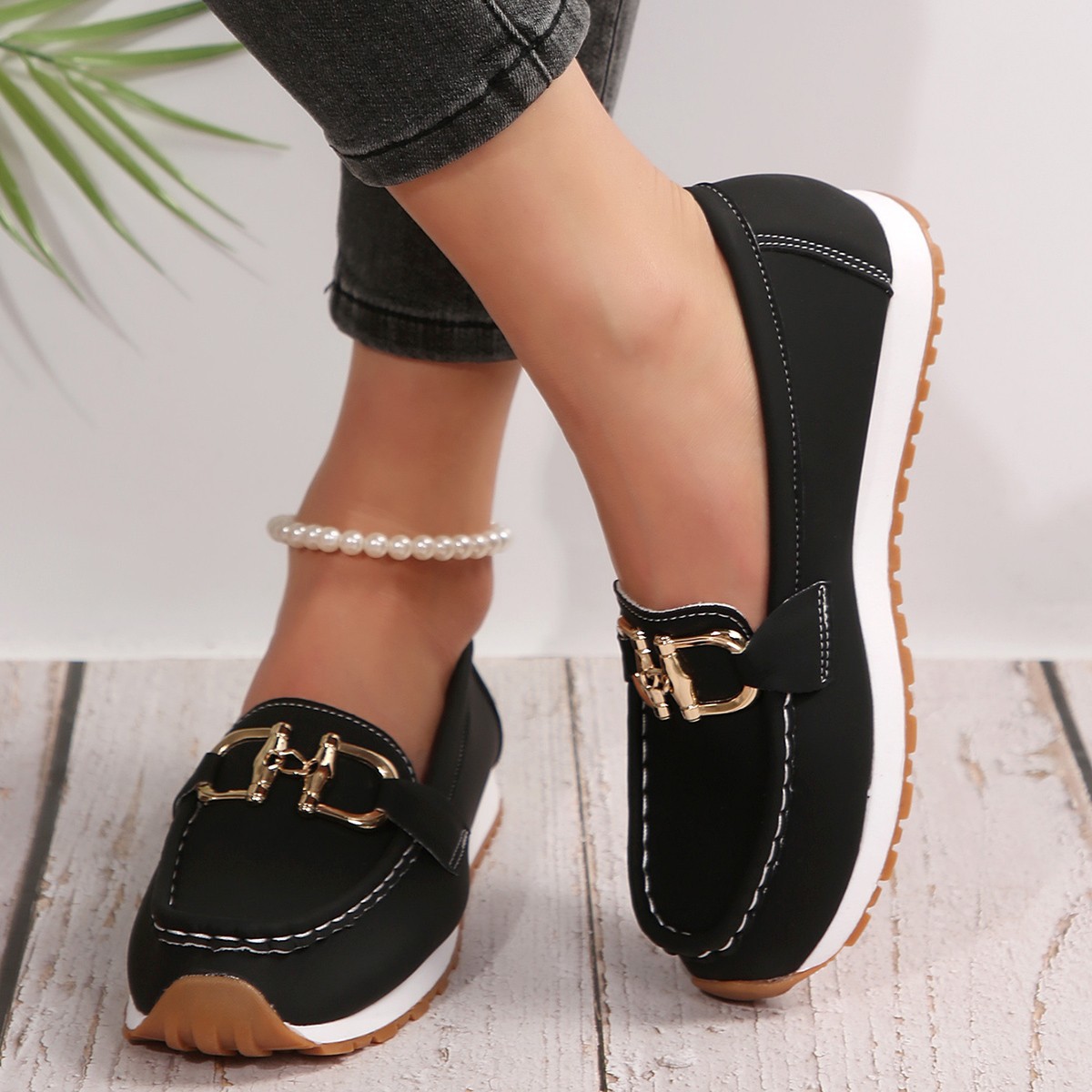 🔥LAST DAY 70% OFF - Women Comfortable Chain Decor Casual Walking Shoes-Comfort & Reliable
