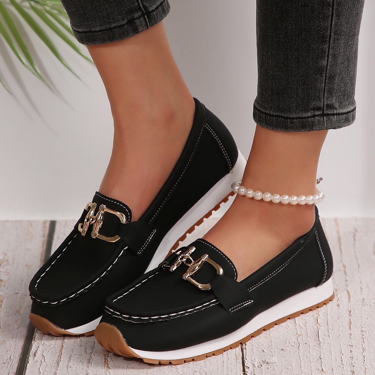 🔥LAST DAY 70% OFF - Women Comfortable Chain Decor Casual Walking Shoes-Comfort & Reliable