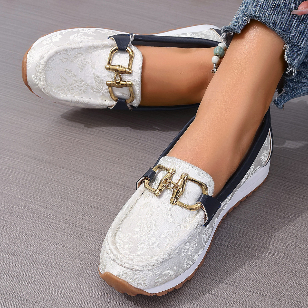 🔥LAST DAY 70% OFF - Women Comfortable Chain Decor Casual Walking Shoes-Comfort & Reliable