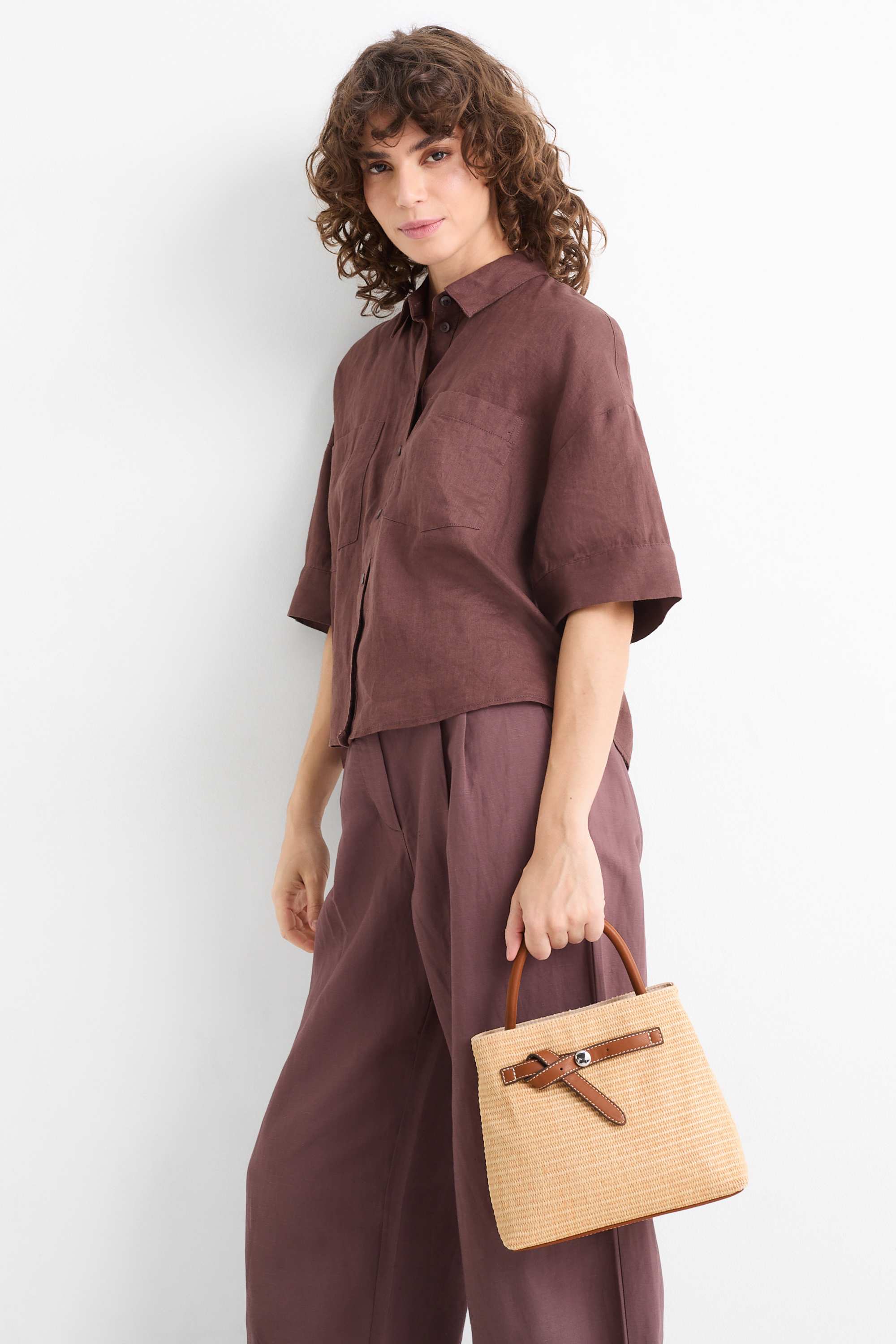 Bast crossbody bag with detachable bag strap beige / brown