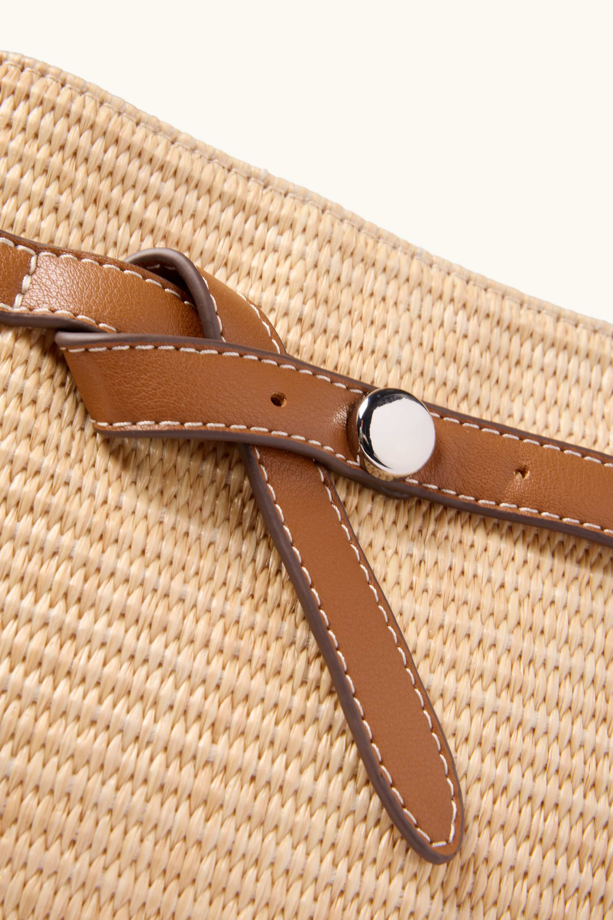 Bast crossbody bag with detachable bag strap beige / brown