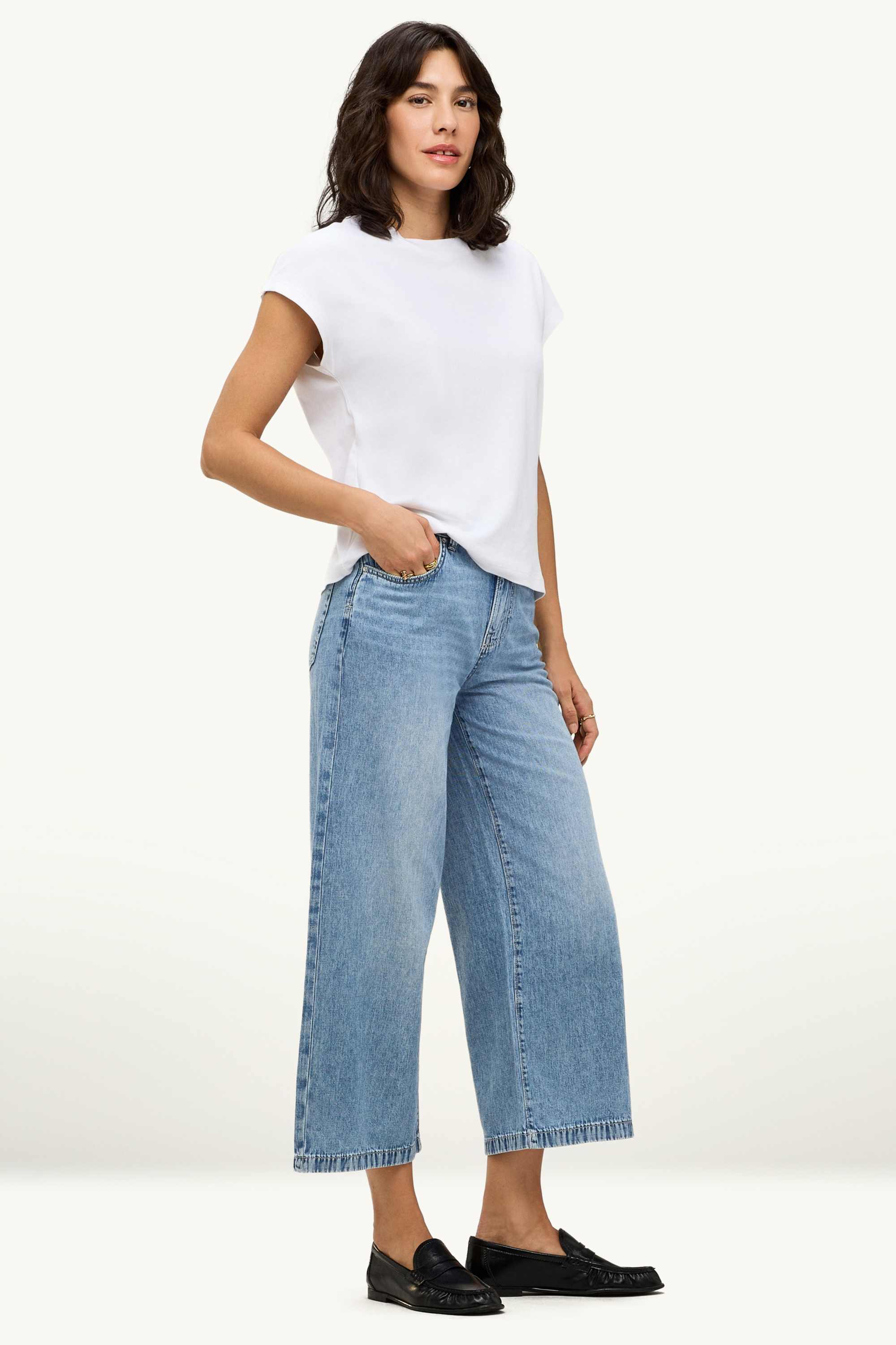 Cropped wide leg jeans - mid-rise waist blue denim