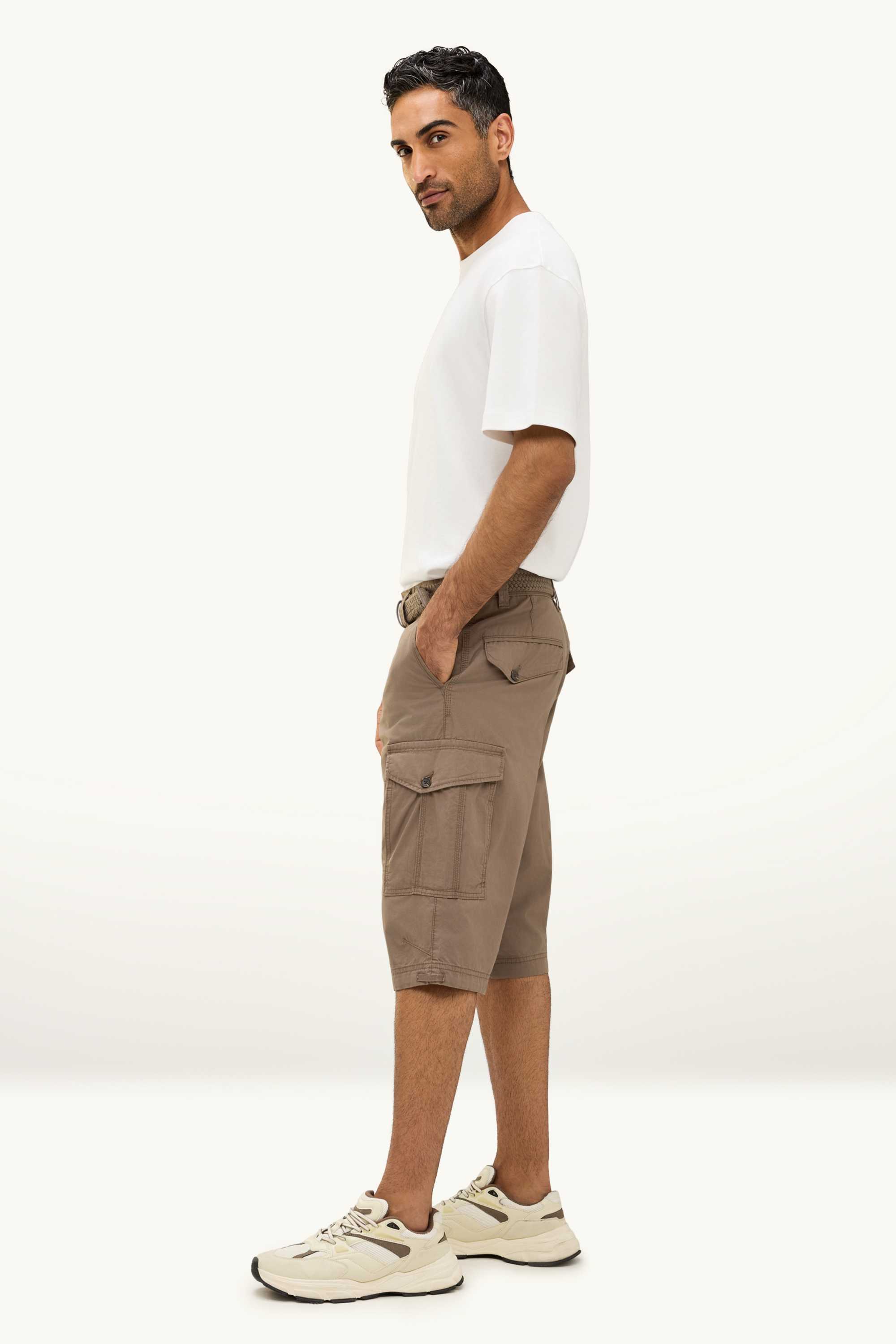 Cargo Bermuda shorts with belt brown