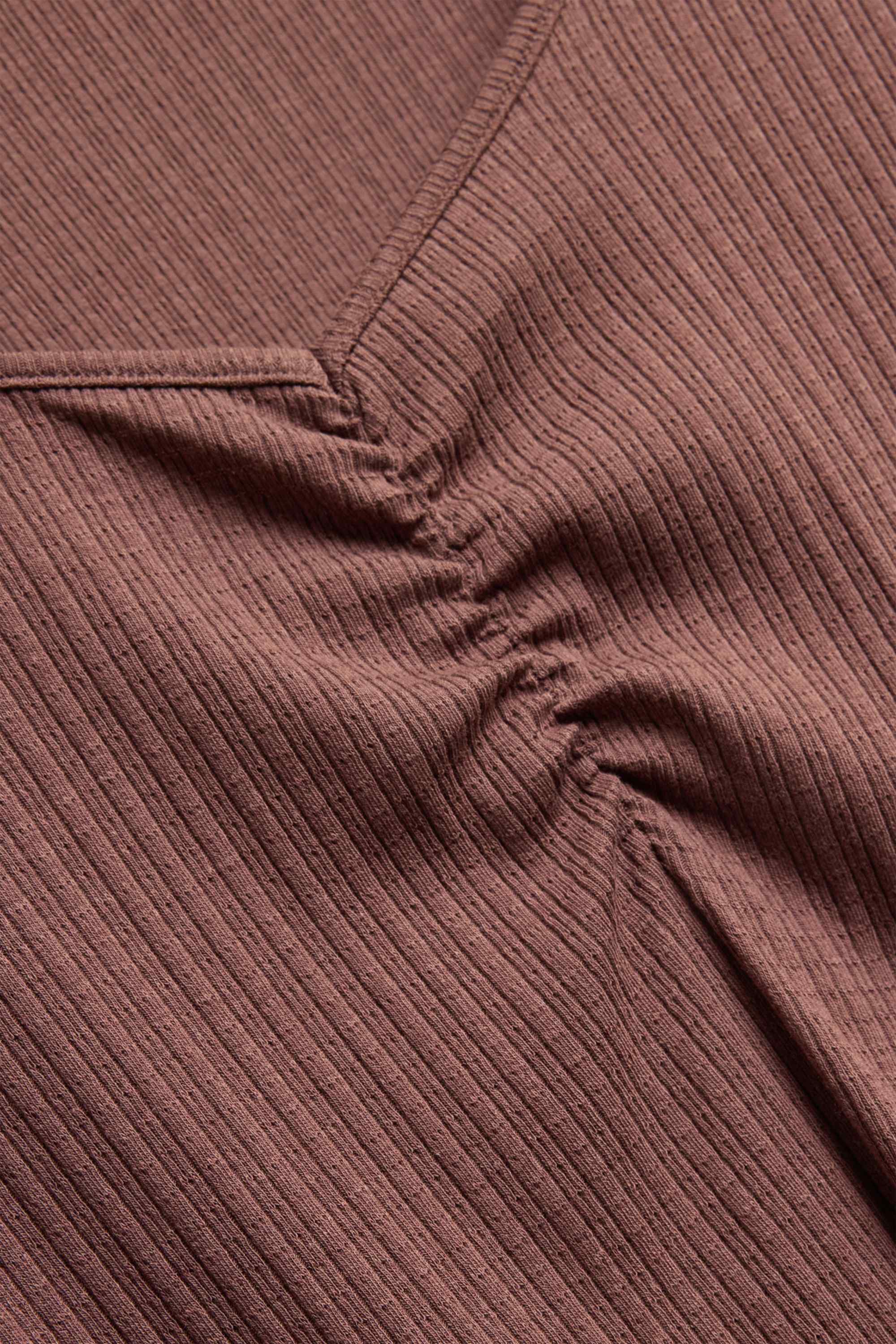 V-neck T-shirt - ribbed brown