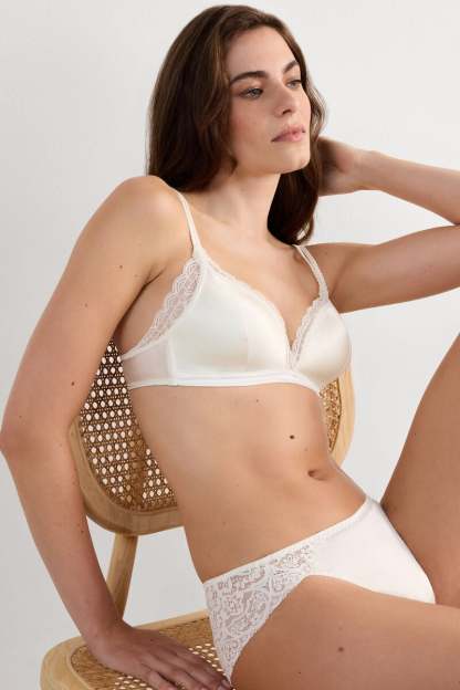 Tiziana Wireless Plunge Triangle Bra in Silk and Lace