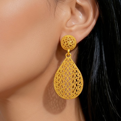 Gold-Tone Openwork Mesh Pendant Necklace & Earring Set