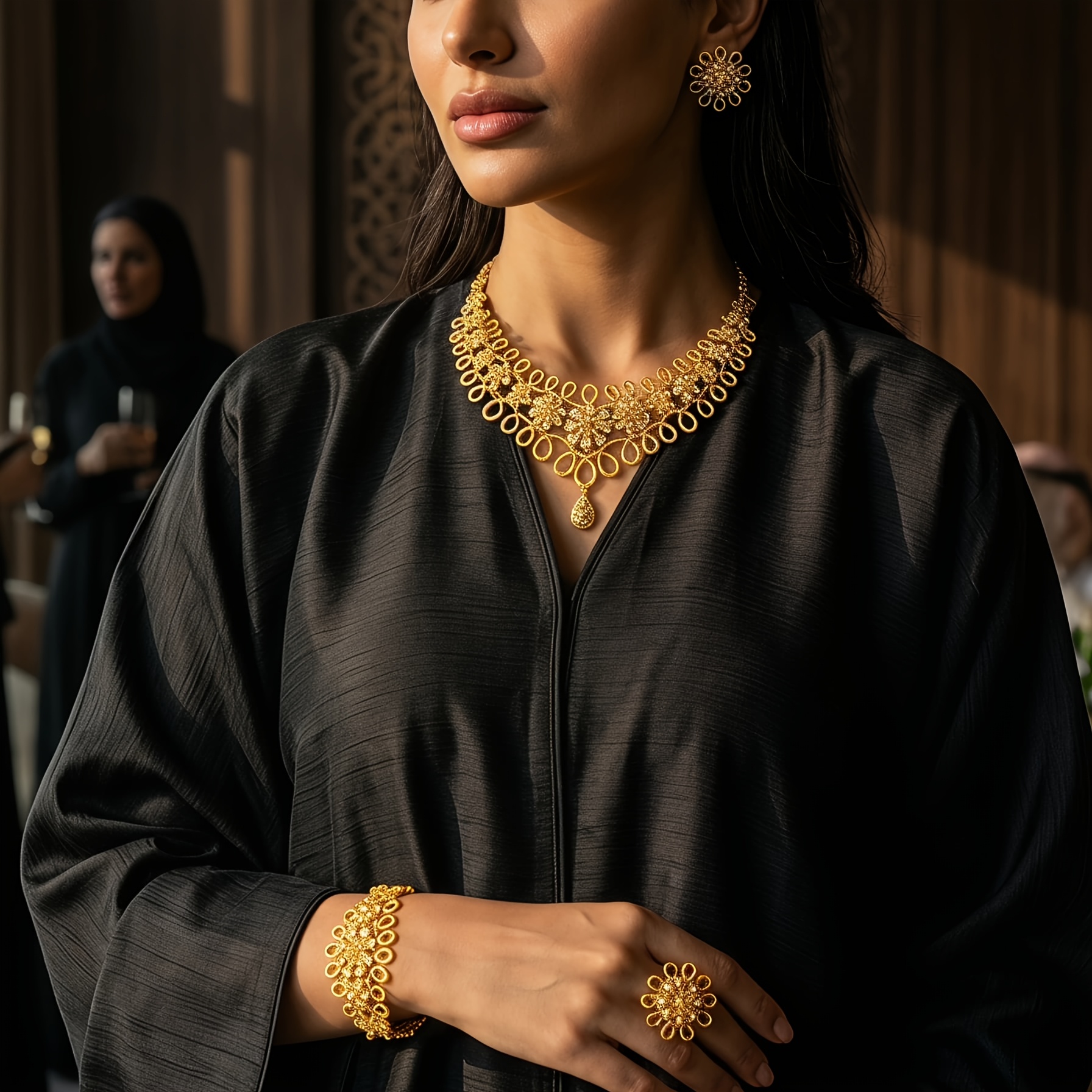 Gold-tone polished classic jewelry set, front view