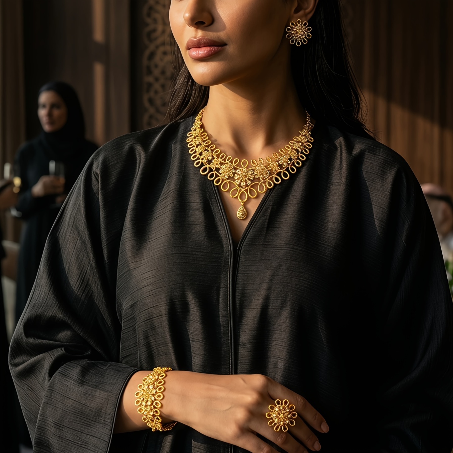 Gold-tone polished classic jewelry set, front view