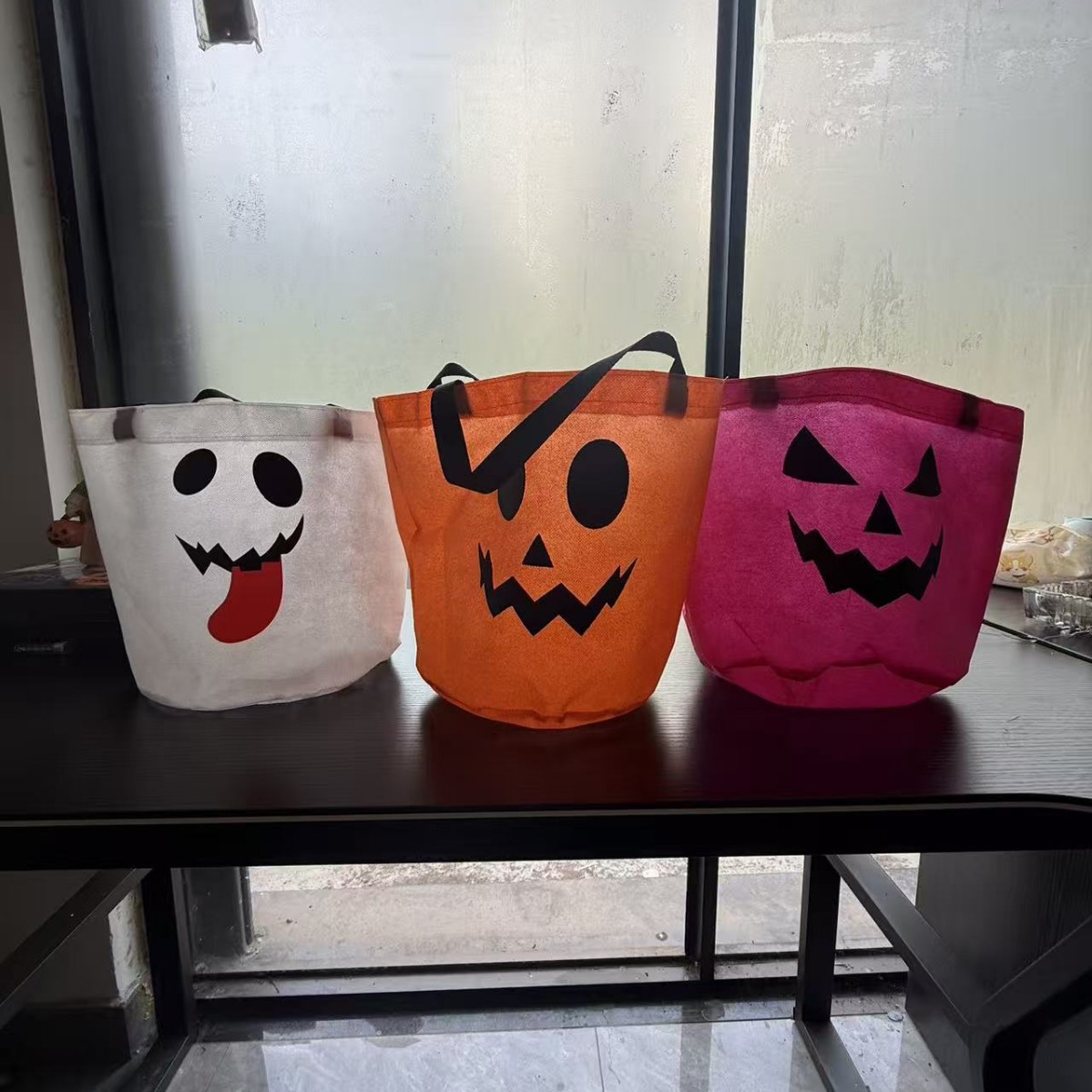 LED Halloween Candy Bucket – Reusable Light-Up Trick or Treat Bag for Kids, Halloween Party Decorations & Outdoor Fun