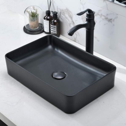 VOKIM - Conjunto de fregadero y llave de baño de 20 x 14 pulgadas, rectángulo moderno sobre el mostrador, porcelana negra, lavabo de cerámica y llave de bronce aceitado