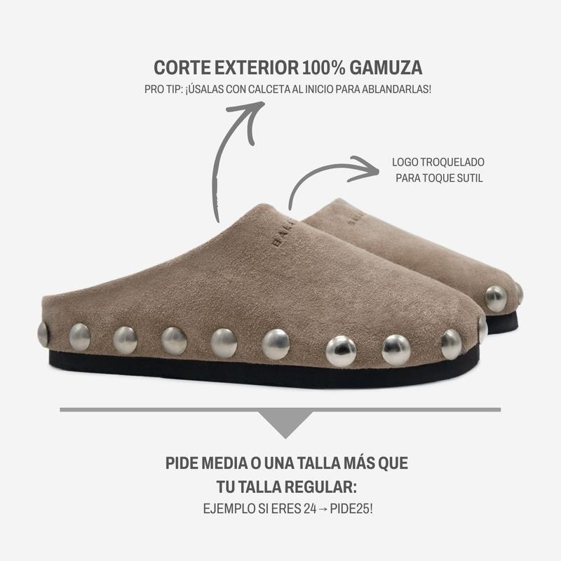 PENNY CLOG Calzado estilo zueco de ante, adornado con tachuelas plateadas (2 pares).