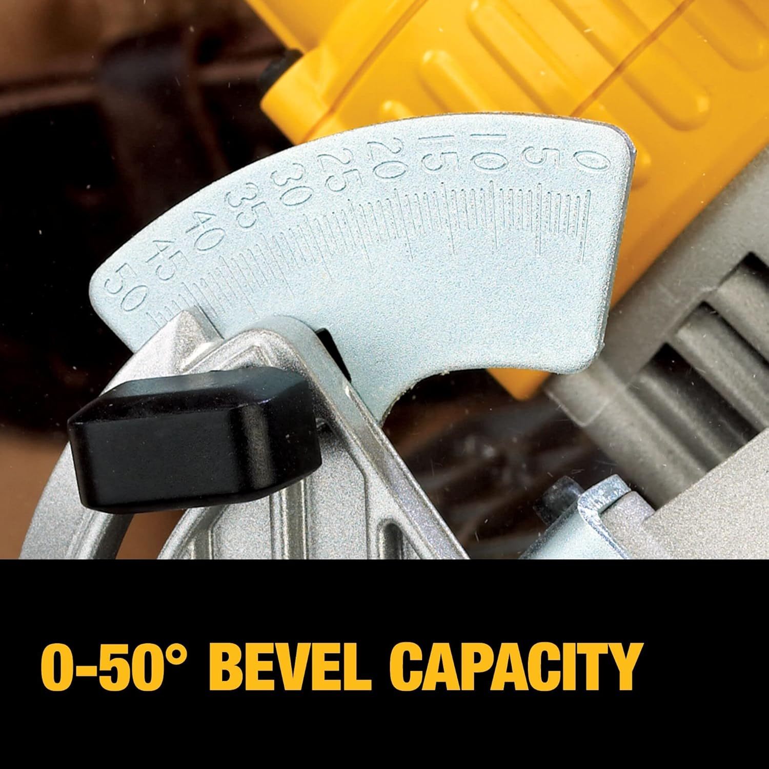 Sierra circular DEWALT 20V MAX, inalámbrica, estilo Sidewinder, portátil, hoja de 6-1/2 pulgadas, 5150 RPM, capacidad de biselado de 0 a 50 grados, batería no incluida (DCS391B)