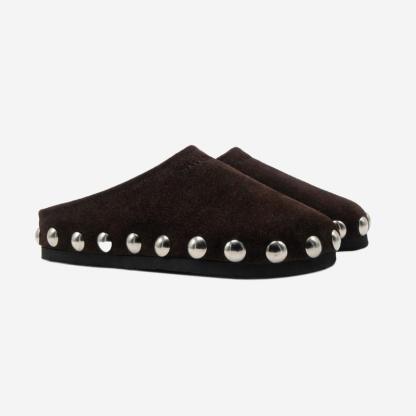 PENNY CLOG Calzado estilo zueco de ante, adornado con tachuelas plateadas (2 pares).