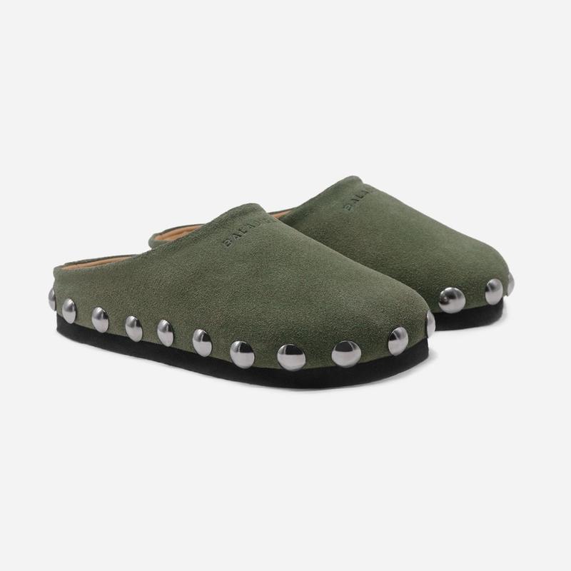 PENNY CLOG Calzado estilo zueco de ante, adornado con tachuelas plateadas (2 pares).