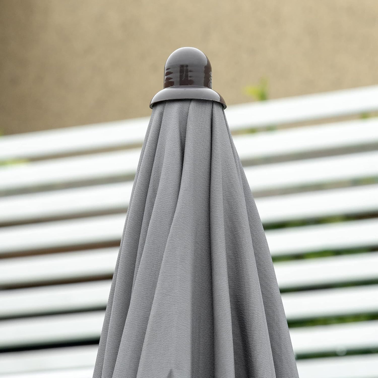 Outsunny - Juego de comedor de 6 piezas para 4 con paraguas, mesa y sillas al aire última intervensión con 4 sillas de comedor plegables y mesa redonda de vidrio para jardín, patio trasero y piscina