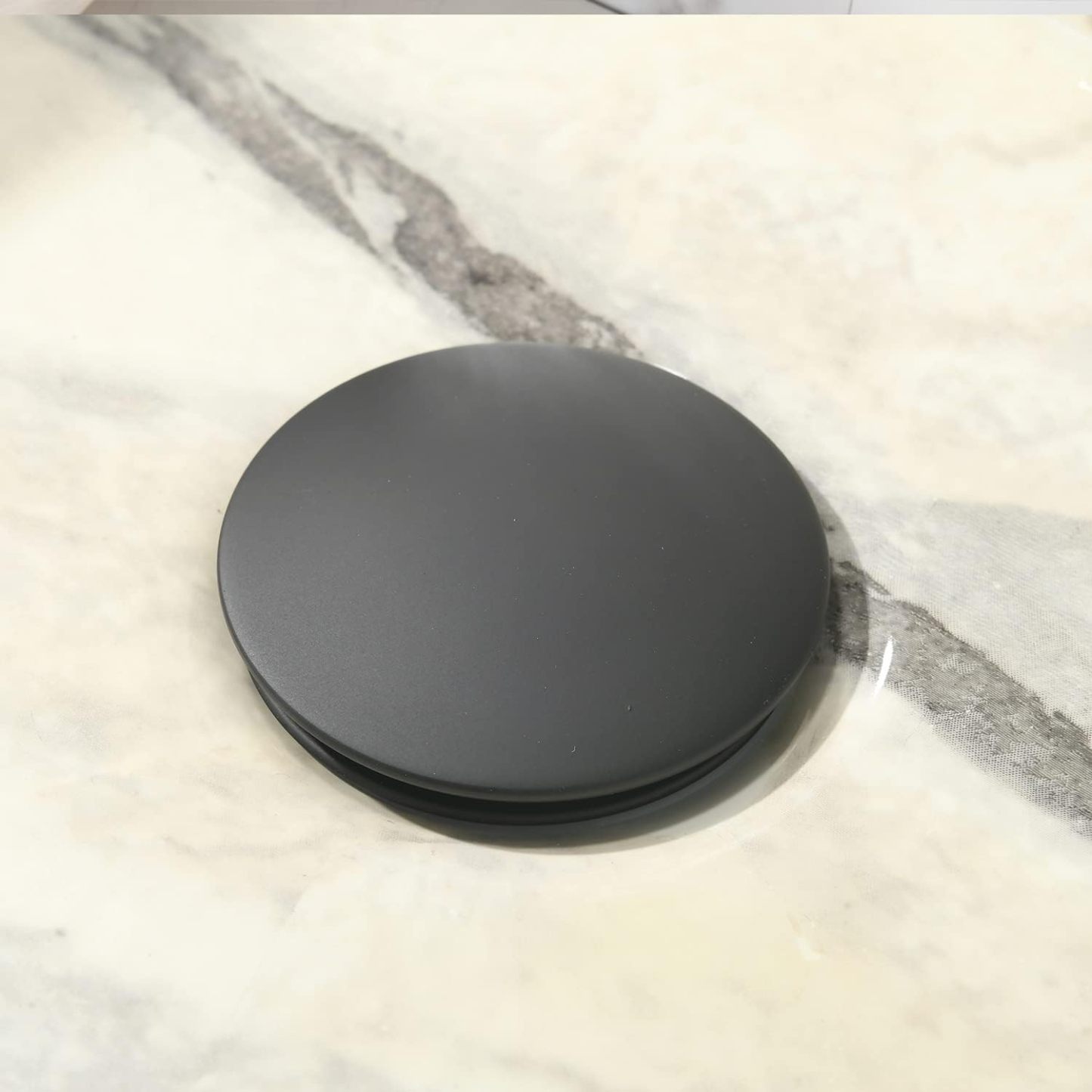 VOKIM - Conjunto de fregadero y llave de baño de 20 x 14 pulgadas, rectángulo moderno sobre el mostrador, porcelana negra, lavabo de cerámica y llave de bronce aceitado