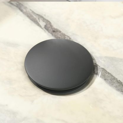 VOKIM - Conjunto de fregadero y llave de baño de 20 x 14 pulgadas, rectángulo moderno sobre el mostrador, porcelana negra, lavabo de cerámica y llave de bronce aceitado