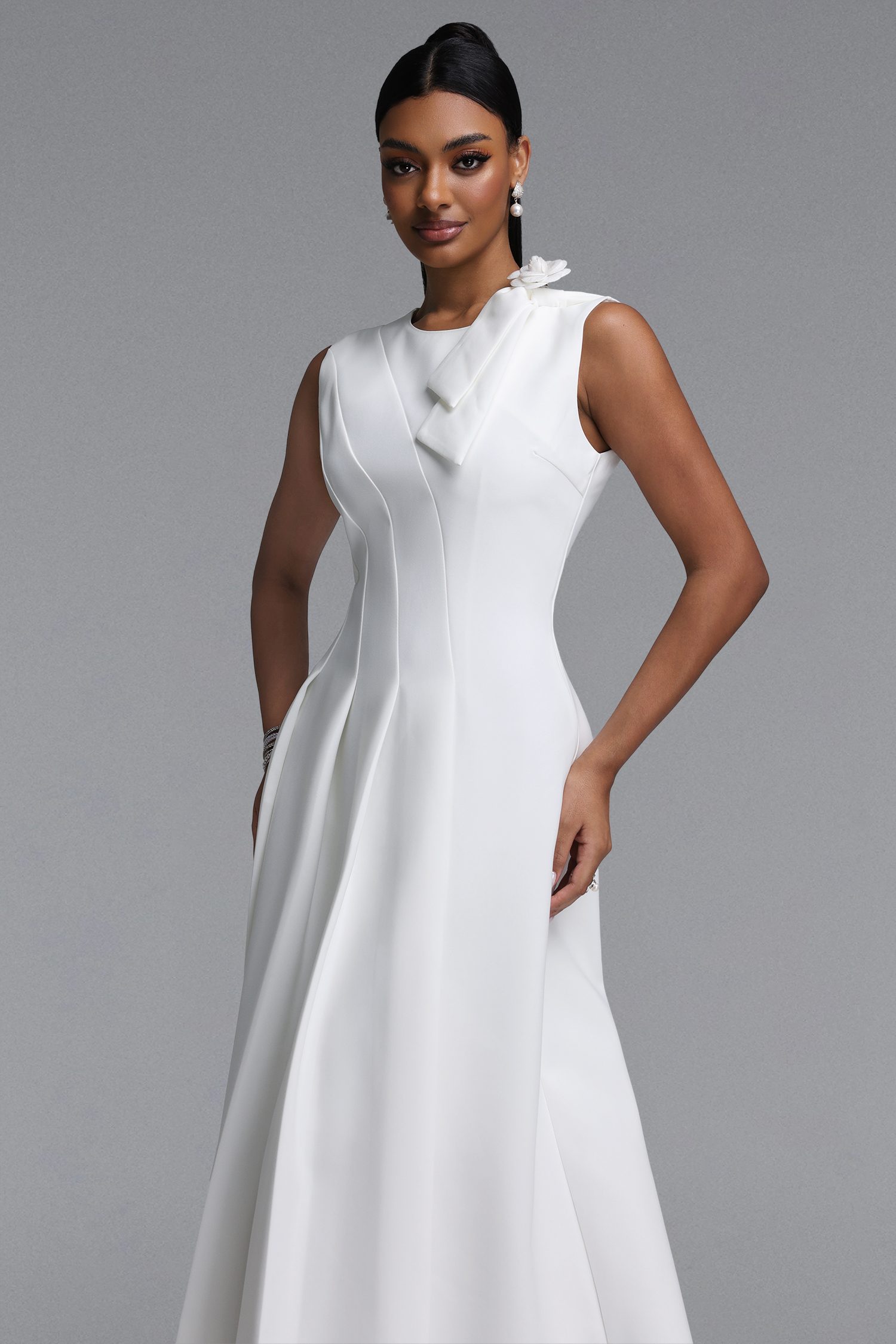 Oana Sleeveless Floral Applique Pleated Midi Bandage Dress