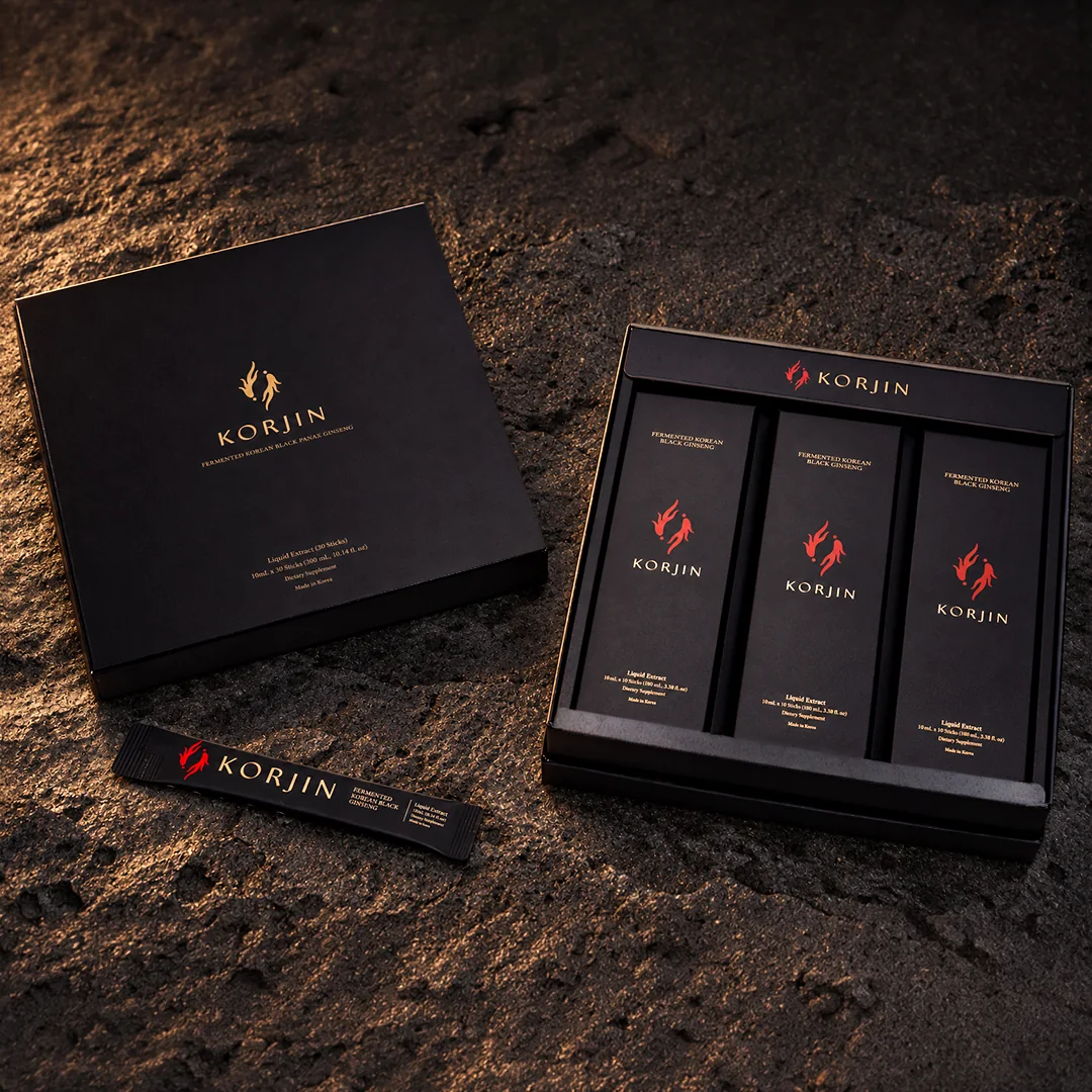 A Korjin 30-pack on dark stone: the closed lid beside the open tray of three 10-stick boxes, and a stick
