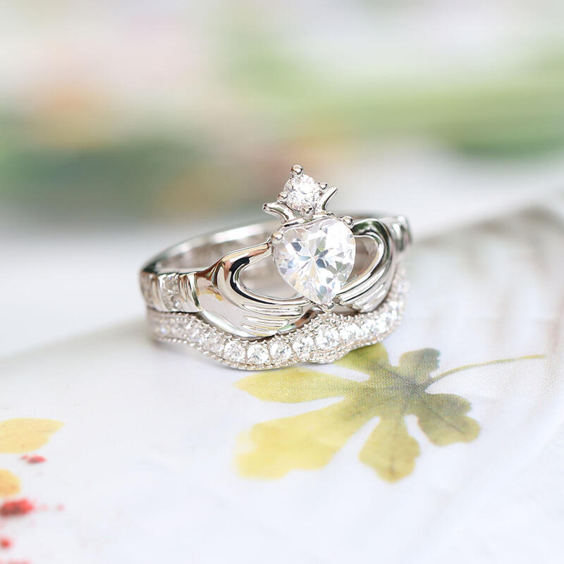 Jeulia Simple Crown Claddagh Sterling Silver Ring Set