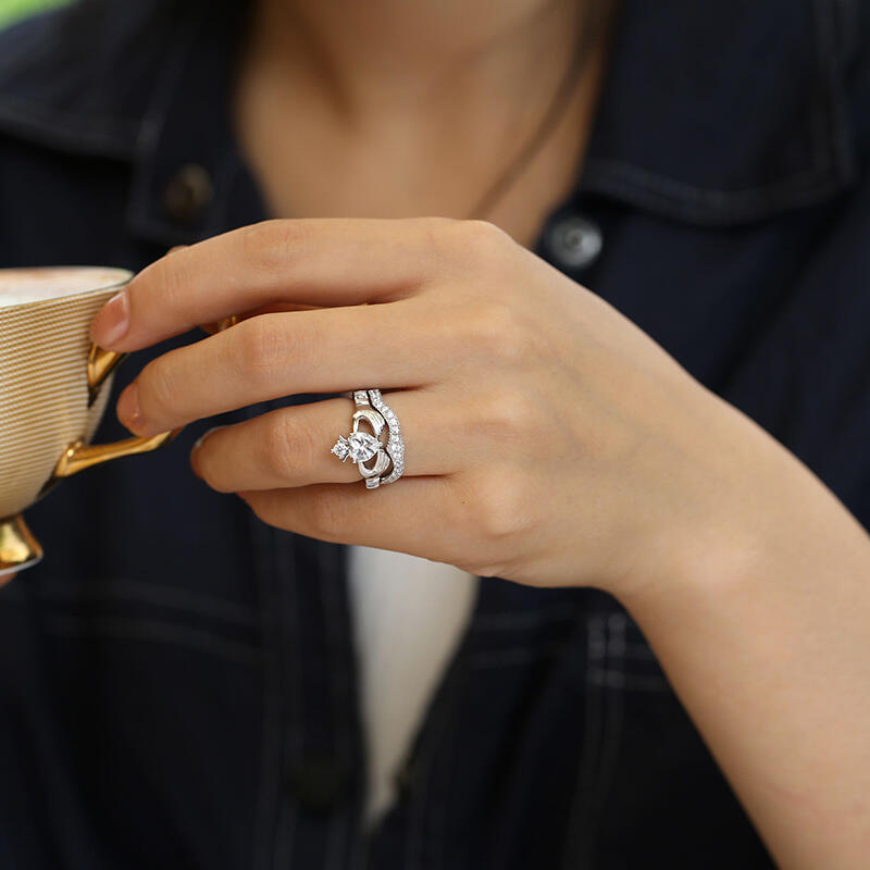 Jeulia Simple Crown Claddagh Sterling Silver Ring Set